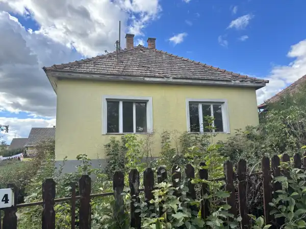 Eladó családi ház, Acsa 3 szoba 120 m² 17.9 M Ft