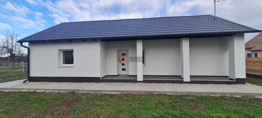eladó családi ház, Adony