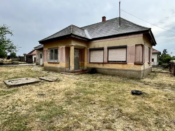 Eladó családi ház, Alap 3 szoba 85 m² 21.9 M Ft