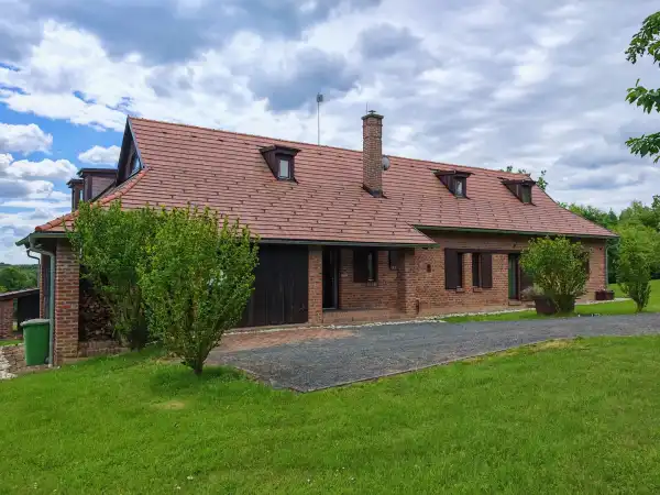 Eladó családi ház, Apátistvánfalva 7 szoba 350 m² 300 M Ft