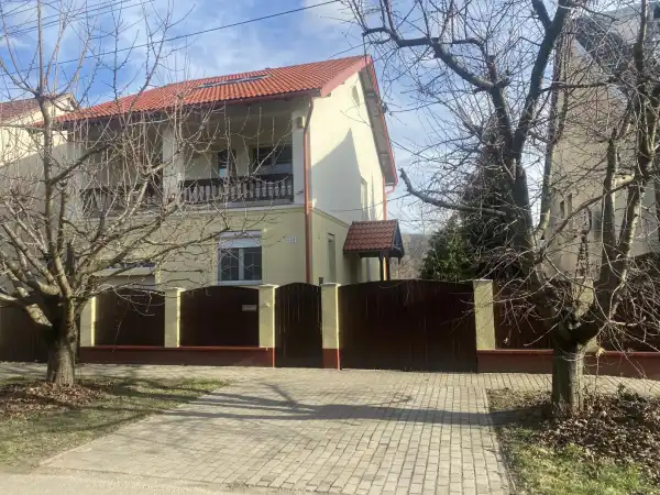 Eladó családi ház, Baj 5 szoba 231 m² 148.9 M Ft