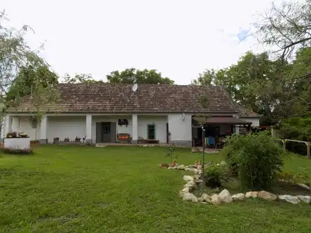 eladó családi ház, Bakonyszücs