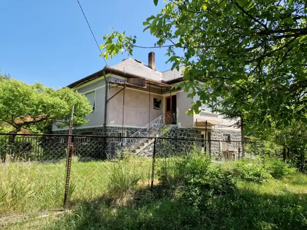 Eladó családi ház, Balaton 3+1 szoba 100 m² 16.5 M Ft