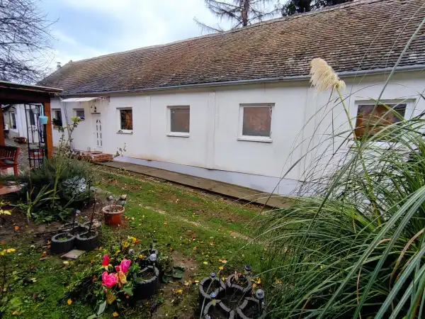 Eladó családi ház, Bár 4 szoba 152 m² 35 M Ft