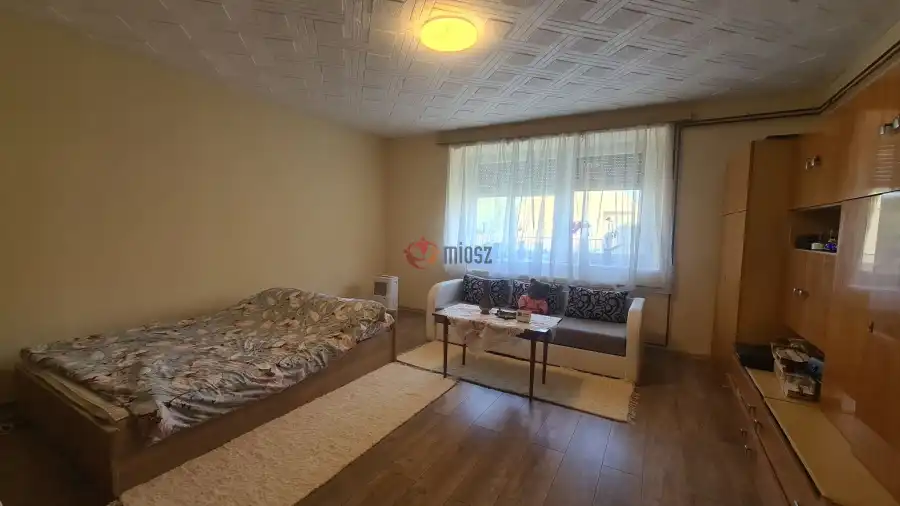 eladó családi ház, Baracs