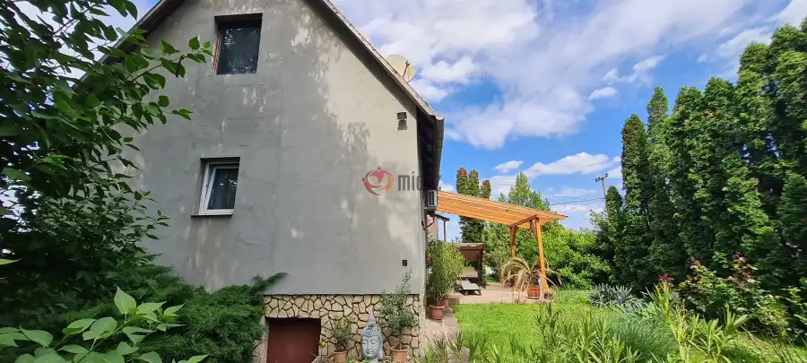 eladó családi ház, Baracs