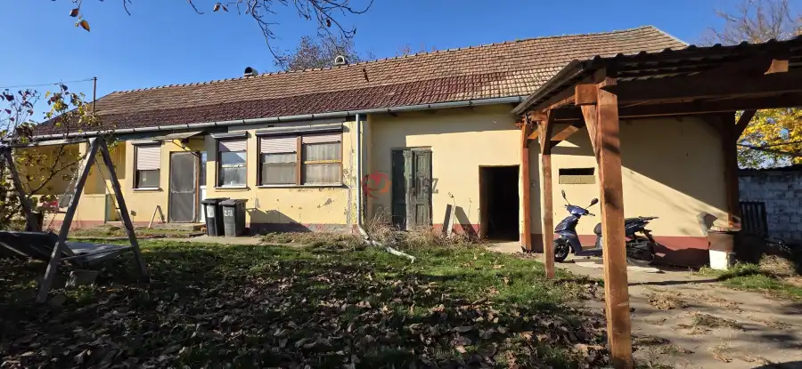 eladó családi ház, Baracs