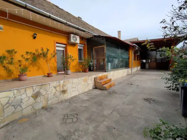 Eladó családi ház, Bátaszék 5 szoba 162 m² 62 M Ft