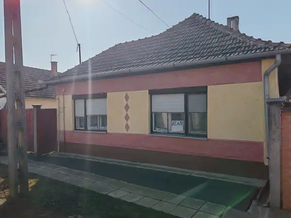 Eladó családi ház, Békéscsaba 2+2 szoba 100 m² 19.5 M Ft