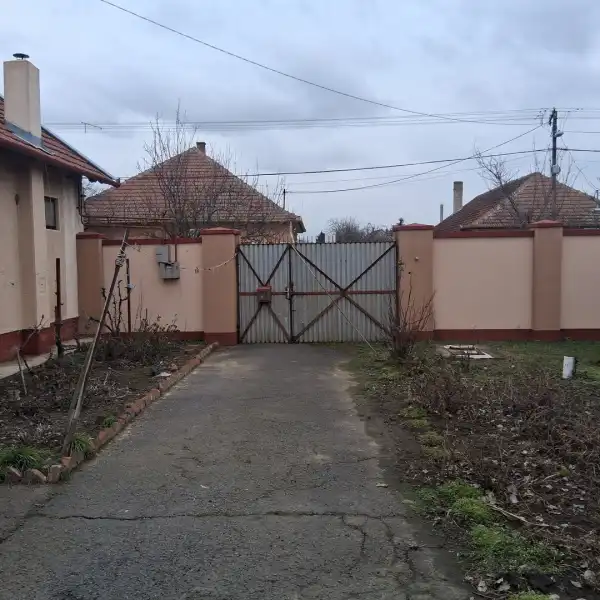 Eladó családi ház, Békéscsaba 2 szoba 82 m² 24.9 M Ft