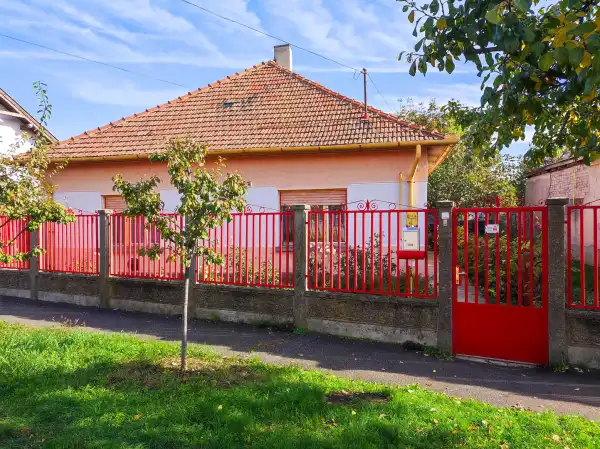 Eladó családi ház, Békéscsaba 2 szoba 85 m² 24 M Ft