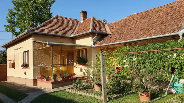 Eladó családi ház, Békéscsaba 3 szoba 140 m² 65.9 M Ft