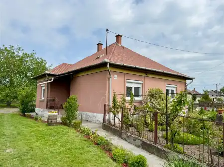 eladó családi ház, Besenyőtelek