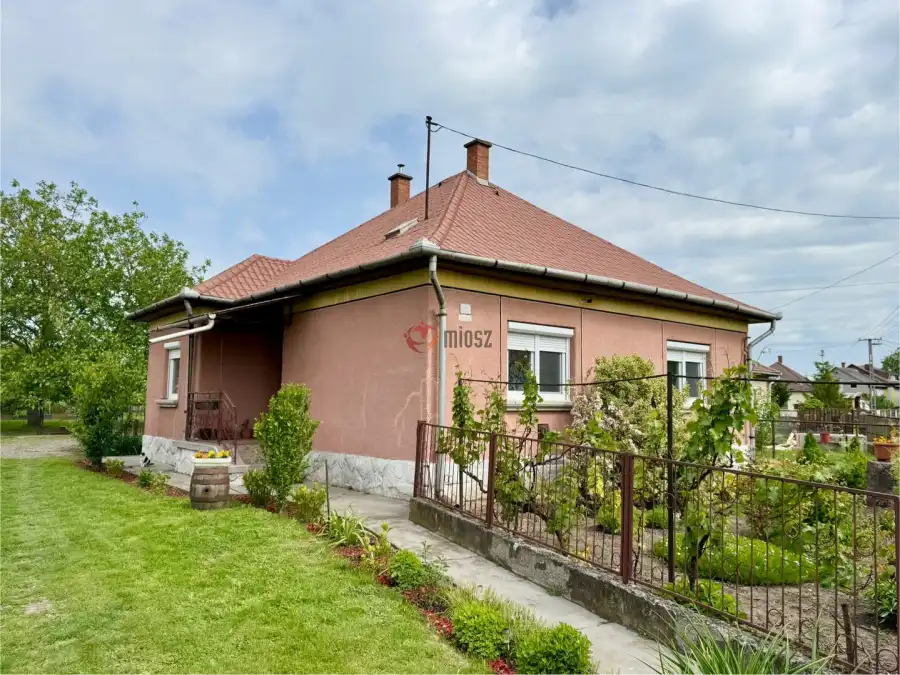 eladó családi ház, Besenyőtelek