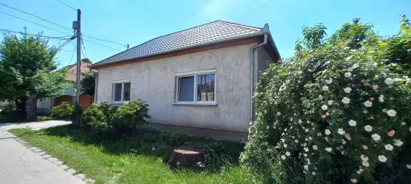 Eladó családi ház, Bicske 2 szoba 79 m² 64.5 M Ft