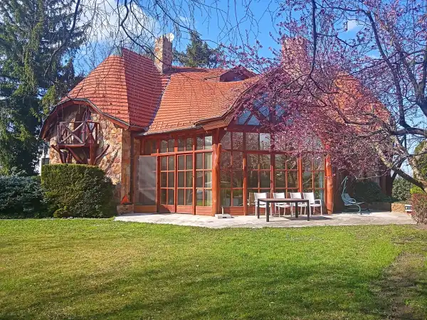 Eladó családi ház, Budapest, XII. kerület 5 szoba 450 m² 560 M Ft