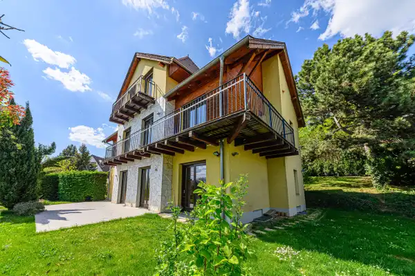 Eladó családi ház, Budapest, XII. kerület 8 szoba 350 m² 699 M Ft