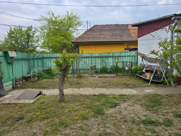 Eladó családi ház, Budapest, XV. kerület 2+1 szoba 79 m² 65 M Ft