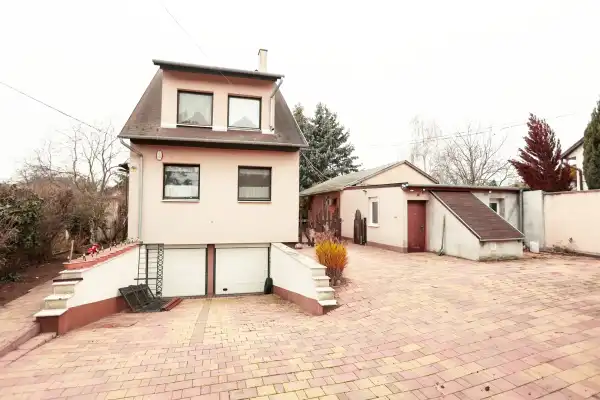 Eladó családi ház, Budapest, XVIII. kerület 3+5 szoba 240 m² 189.9 M Ft