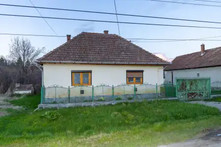 eladó családi ház, Buják