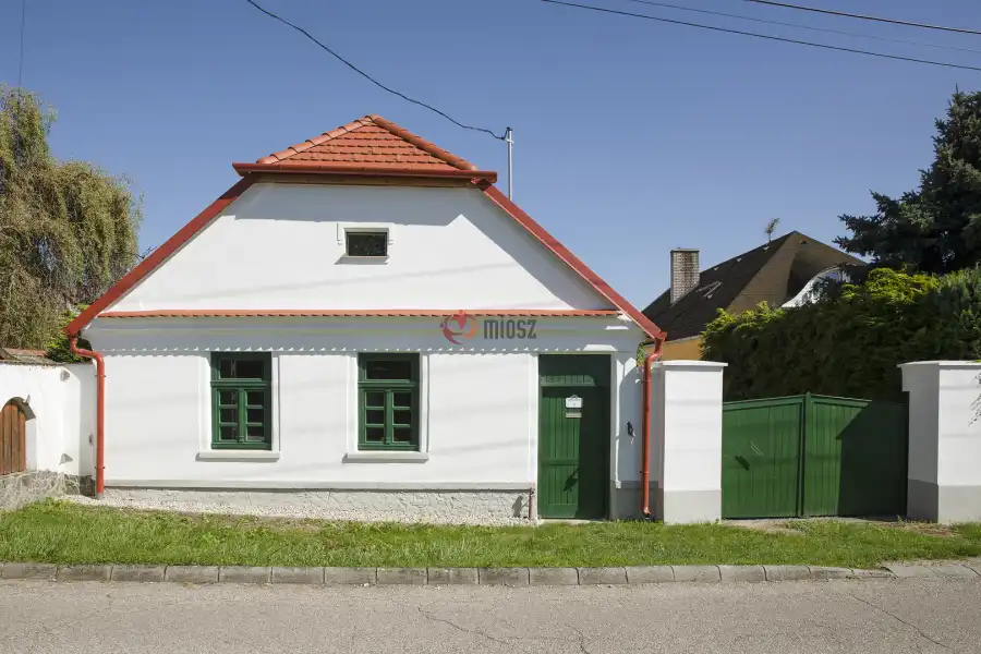 eladó családi ház, Bük