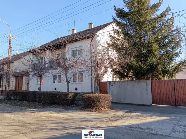 Eladó családi ház, Cegléd 6 szoba 230 m² 81 M Ft