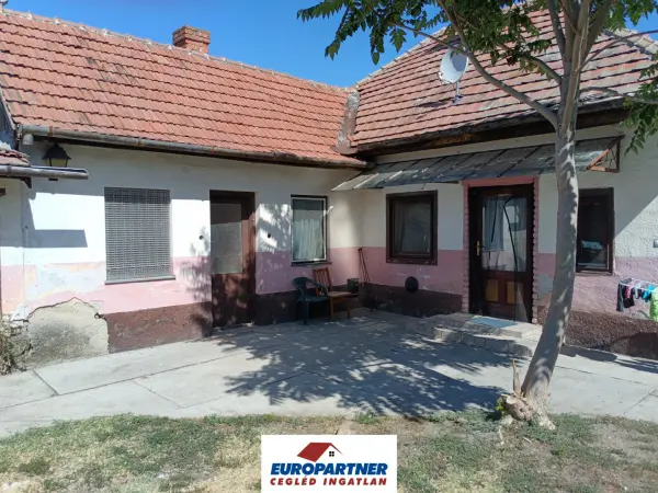 Eladó családi ház, Cegléd 2 szoba 65 m² 35 M Ft
