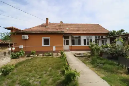 eladó családi ház, Cegléd