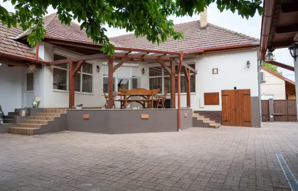 Eladó családi ház, Ceglédbercel 3 szoba 150 m² 104.9 M Ft