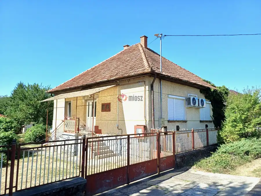 eladó családi ház, Cered