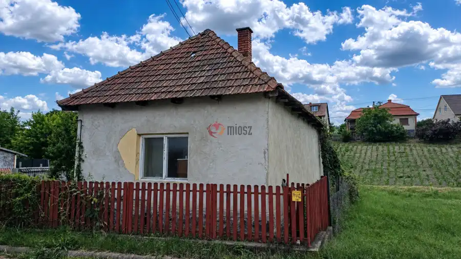 eladó családi ház, Cered