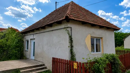 eladó családi ház, Cered