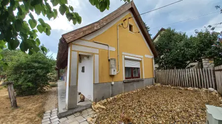 eladó családi ház, Csákberény