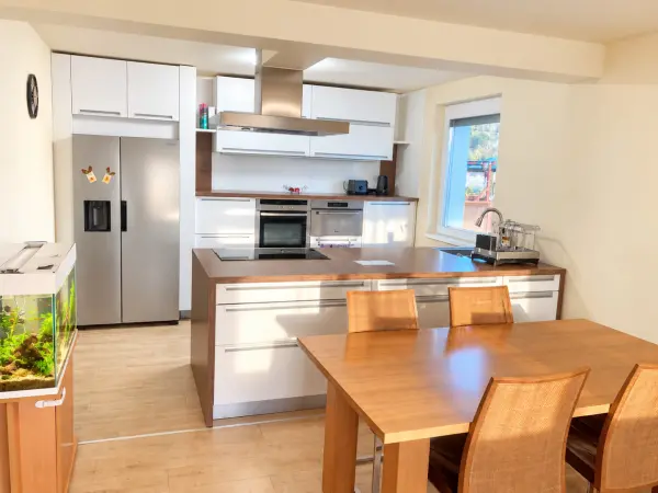 Eladó családi ház, Csatár 5 szoba 240 m² 99 M Ft