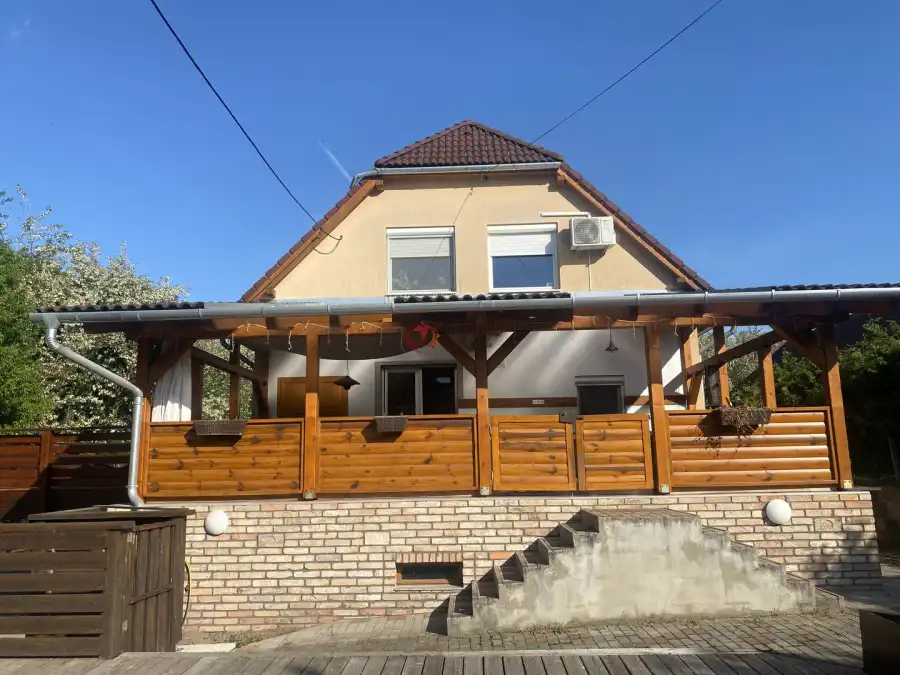 eladó családi ház, Csesztve
