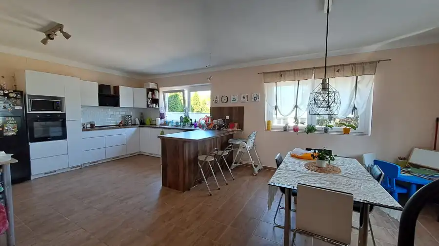 eladó családi ház, Csolnok