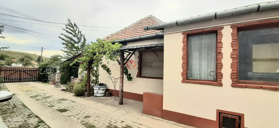 eladó családi ház, Csomád