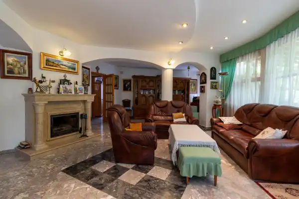 Eladó családi ház, Csömör 6 szoba 468 m² 185 M Ft