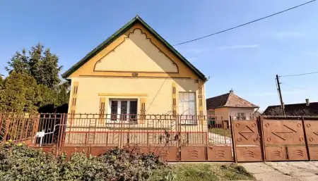 eladó családi ház, Dabas