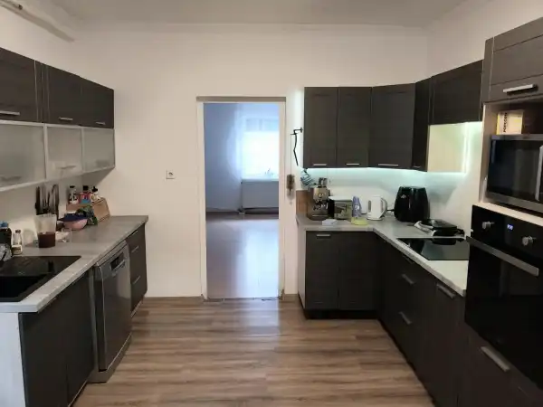 Eladó családi ház, Dad 7 szoba 186 m² 55.9 M Ft