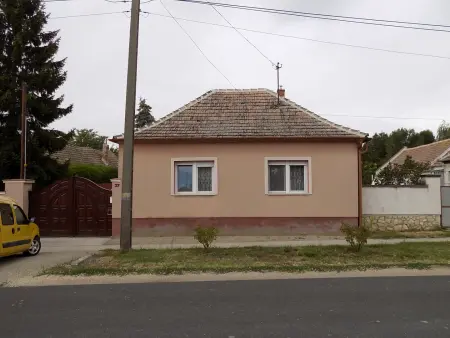 eladó családi ház, Dáka