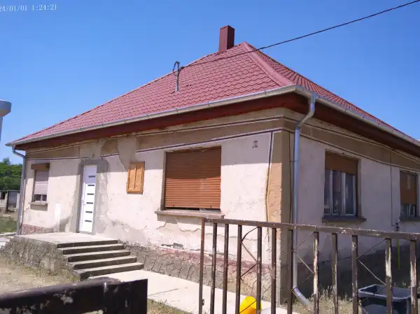 Eladó családi ház, Dánszentmiklós 4 szoba 90 m² 28.9 M Ft