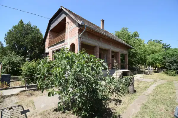 Eladó családi ház, Délegyháza 2+1 szoba 107 m² 49.9 M Ft
