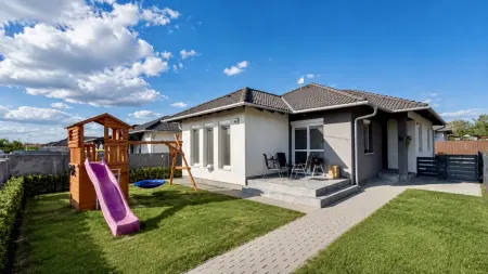 eladó családi ház, Délegyháza