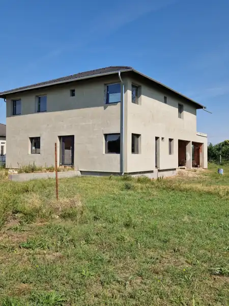 eladó családi ház, Délegyháza