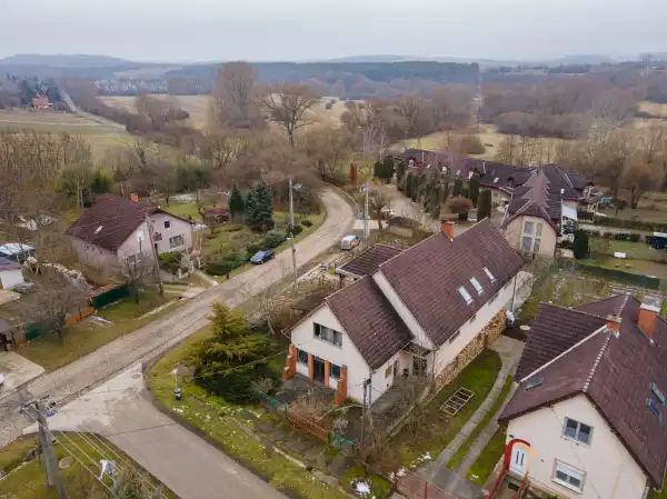 Eladó családi ház, Diósjenő 11 szoba 629 m² 98 M Ft