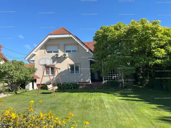 Eladó családi ház, Dunaharaszti 7 szoba 300 m² 150 M Ft