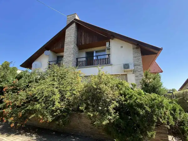 Eladó családi ház, Dunakeszi 5 szoba 270 m² 319 M Ft