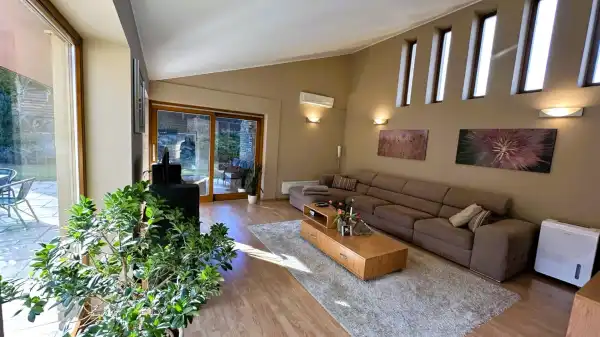 Eladó családi ház, Dunaújváros 5 szoba 220 m² 169 M Ft