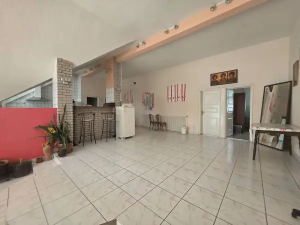 Eladó családi ház, Dunaújváros 7 szoba 238 m² 120 M Ft